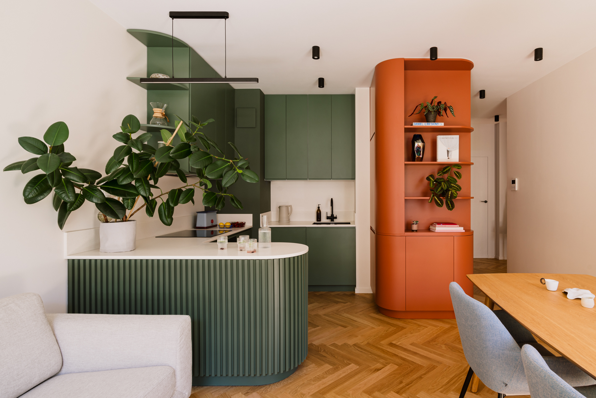 ZASOBY STUDIO — Full of colors – private apartment in Warsaw