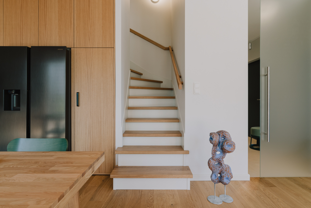 ZASOBY STUDIO — House full of greenery and wood