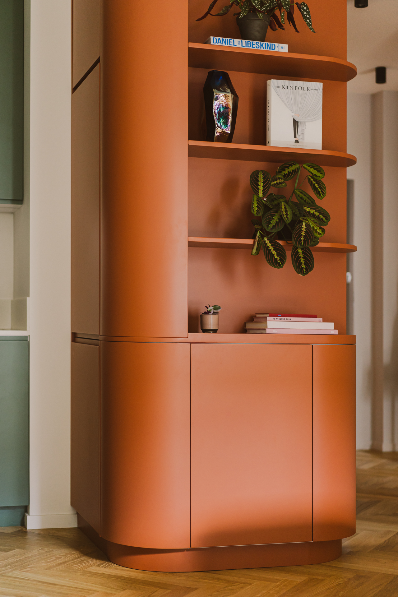 ZASOBY STUDIO — Full of colors – private apartment in Warsaw
