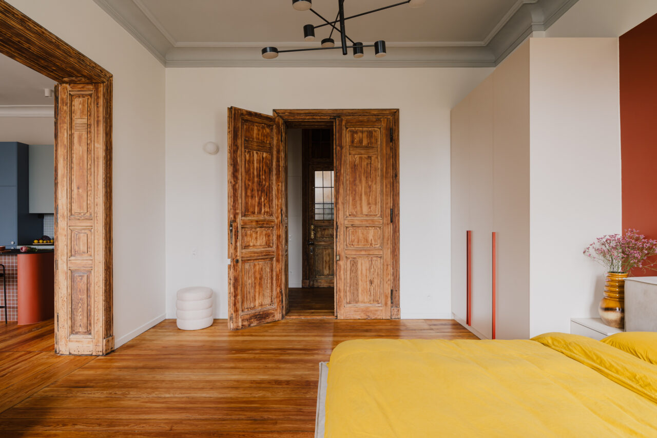 ZASOBY STUDIO — Colorful interior with a vintage touch – apartment in ...