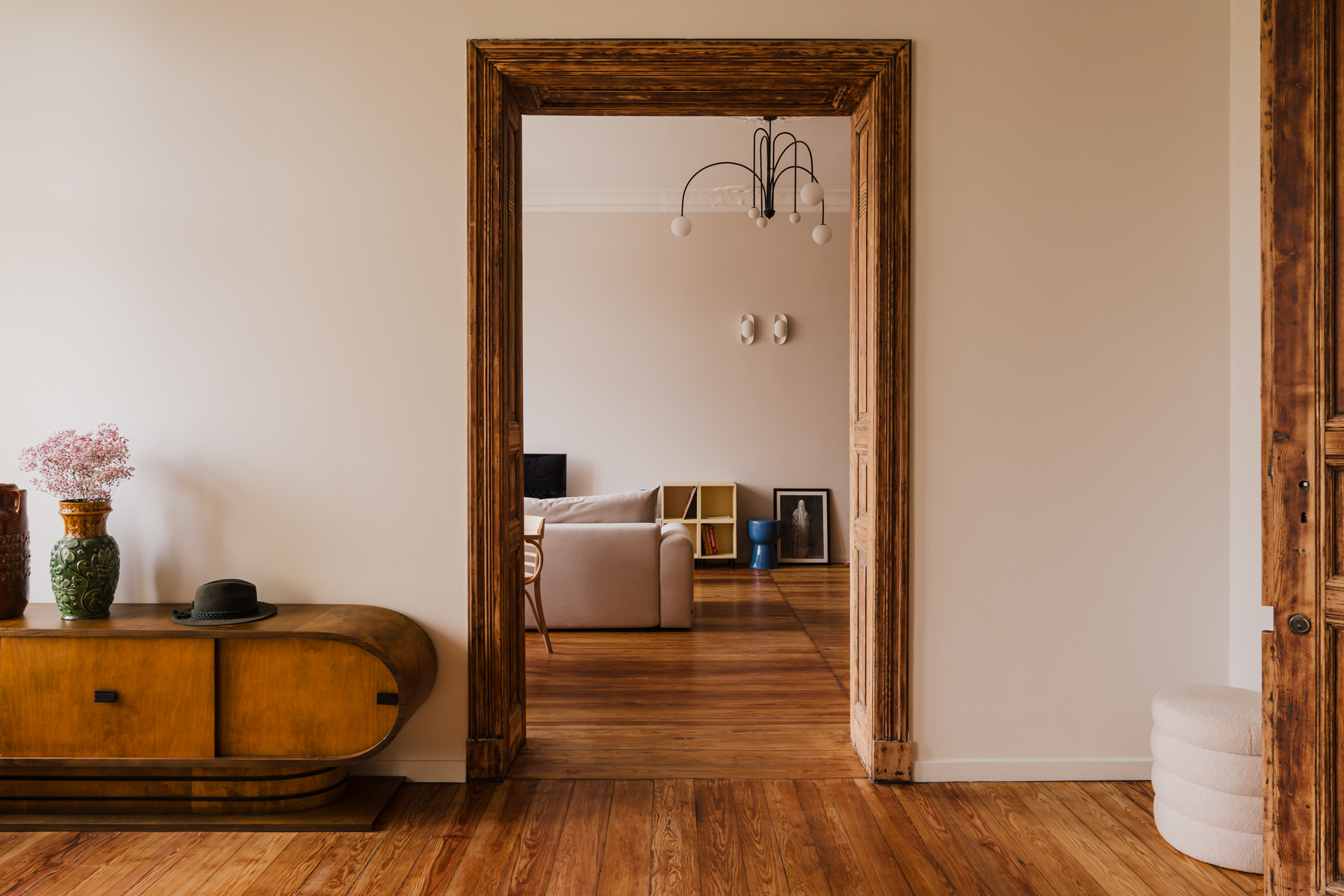 ZASOBY STUDIO — Colorful interior with a vintage touch – apartment in ...