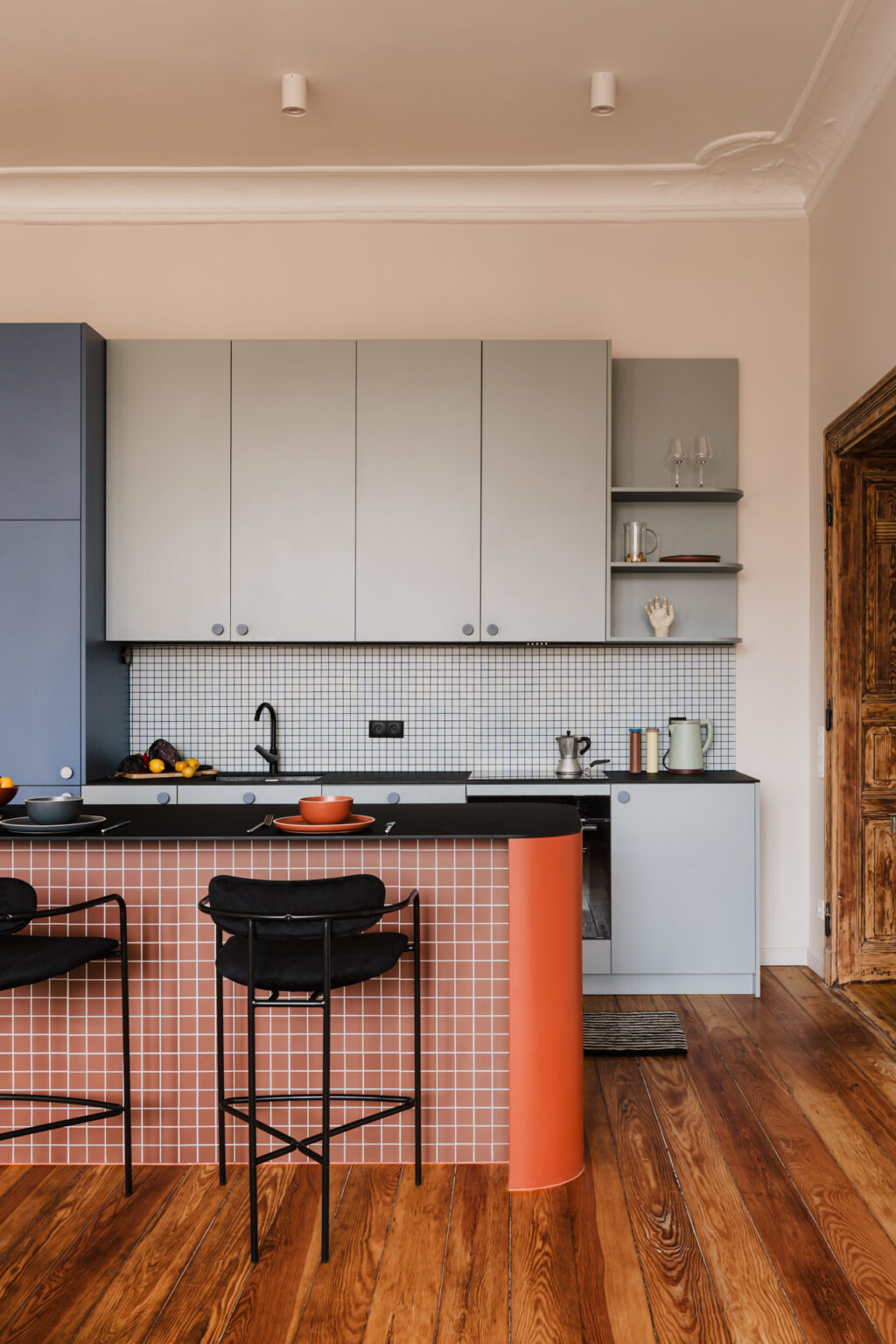 ZASOBY STUDIO — Colorful interior with a vintage touch – apartment in ...