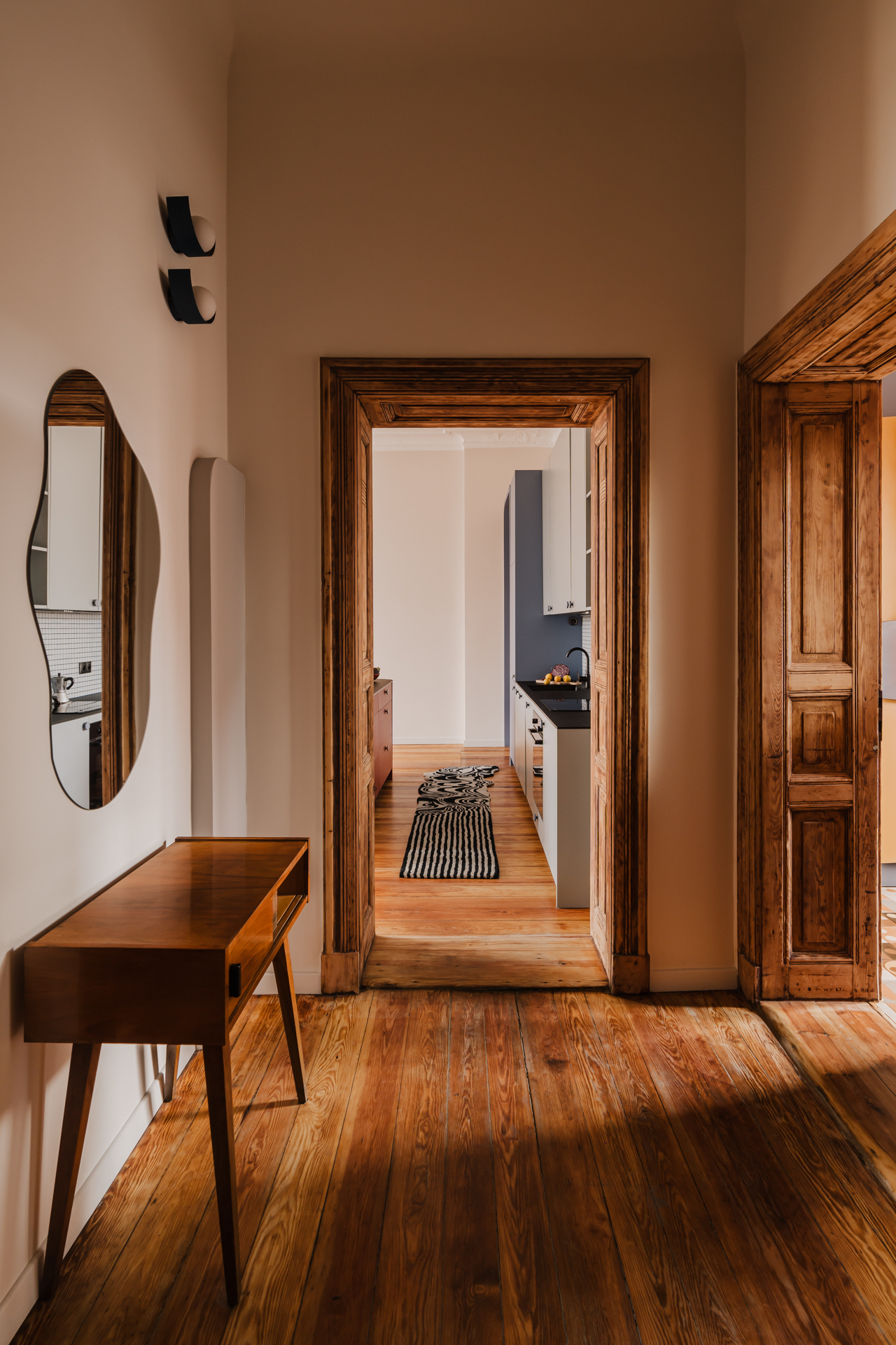 ZASOBY STUDIO — Colorful interior with a vintage touch – apartment in ...