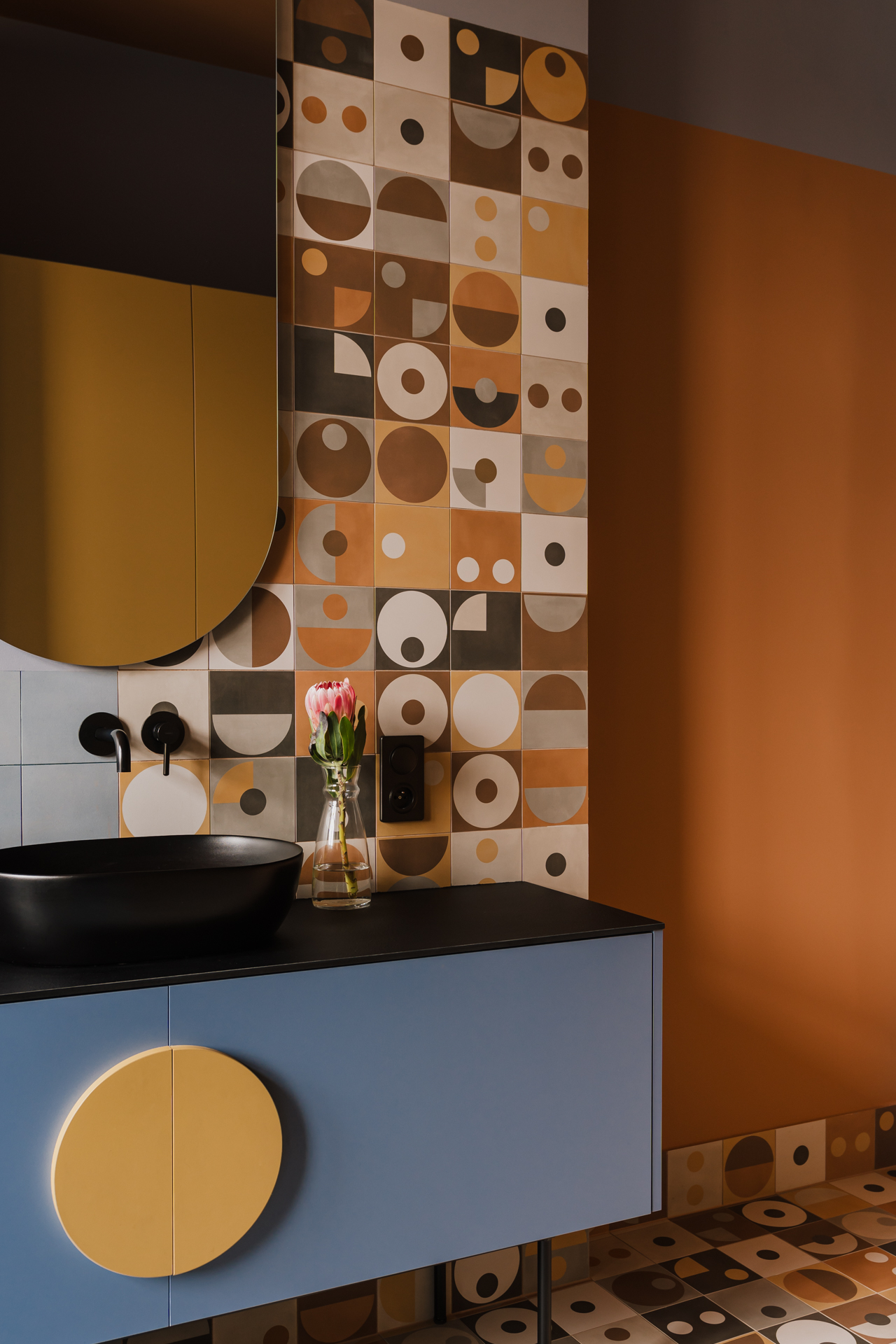 ZASOBY STUDIO — Colorful interior with a vintage touch – apartment in ...